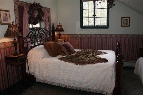 The Historic Brook Forest Inn Evergreen Esterno foto